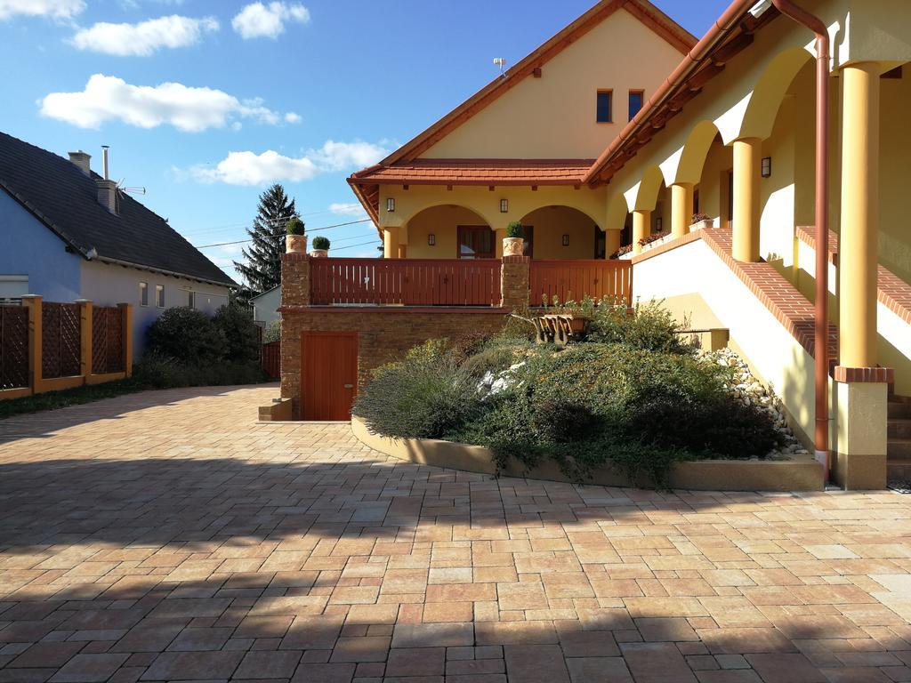 Vitis Vendeghaz Hotel Becsehely Exterior photo